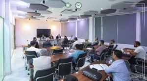 اللجنة العلمية في معهد المدققين الداخليين المعتمد تناقش منهجية بحوث تخرج الدفعة الأولى